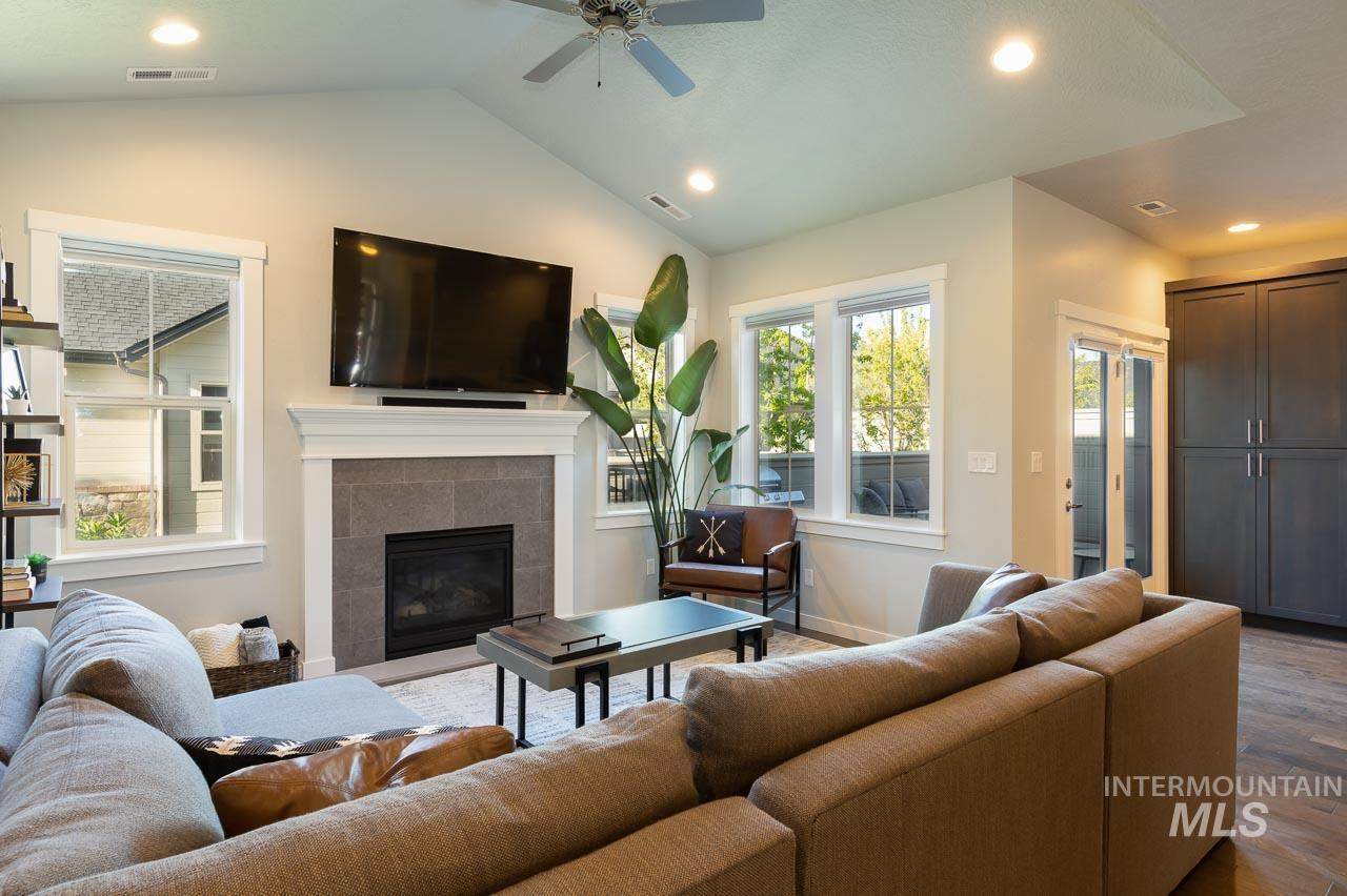 4215 E Silverking Ln - Photo 1