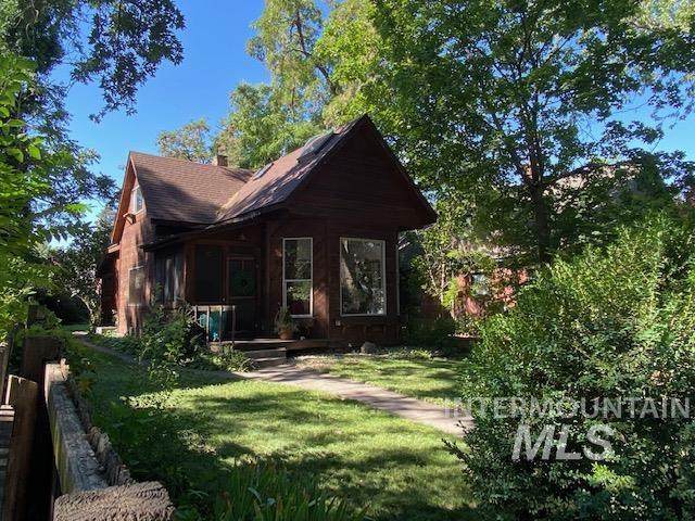 806 6th Ave - Photo 1
