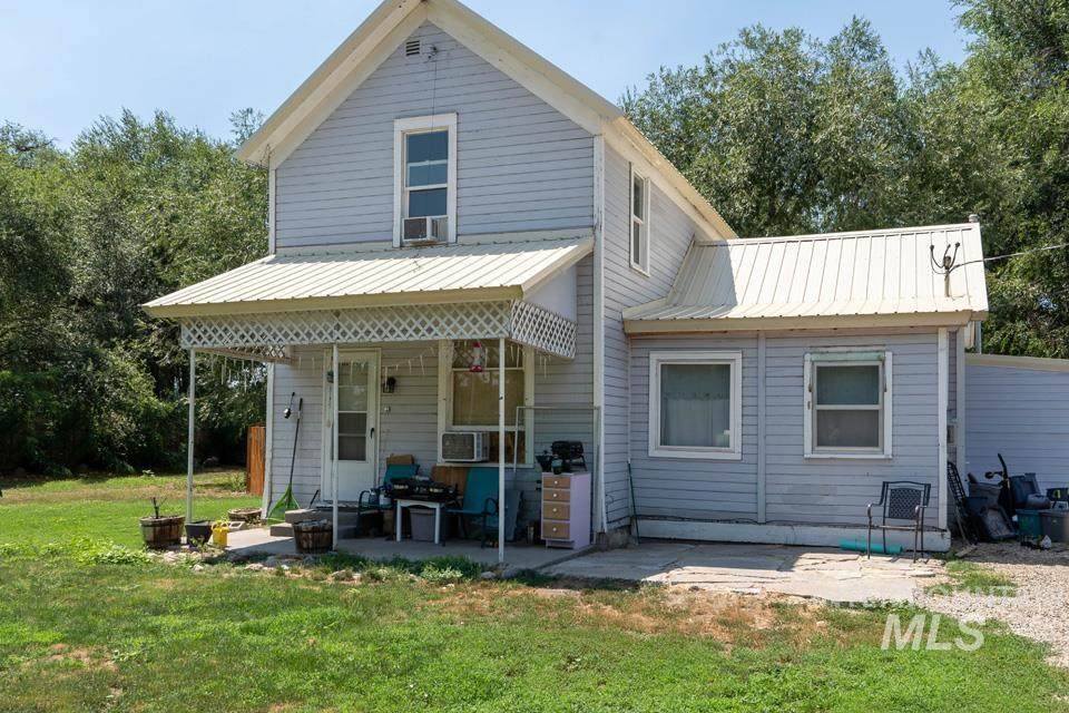 502 11 ST - Photo 1
