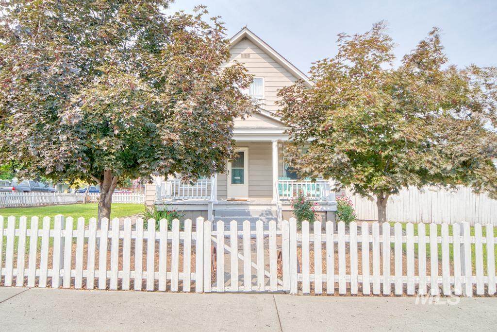 420 Yakima Avenue - Photo 1