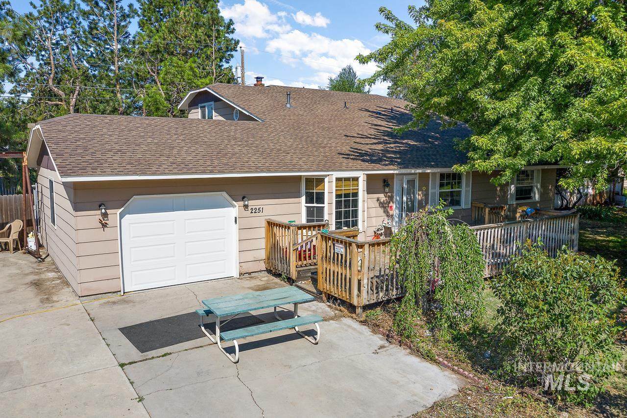 2251 Scenic Dr - Photo 1