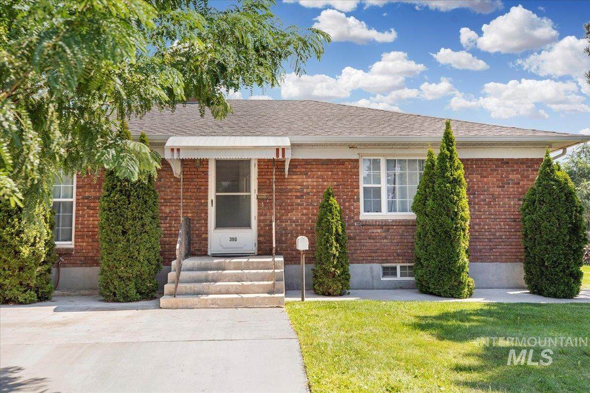 390 Maurice Street North - Photo 1