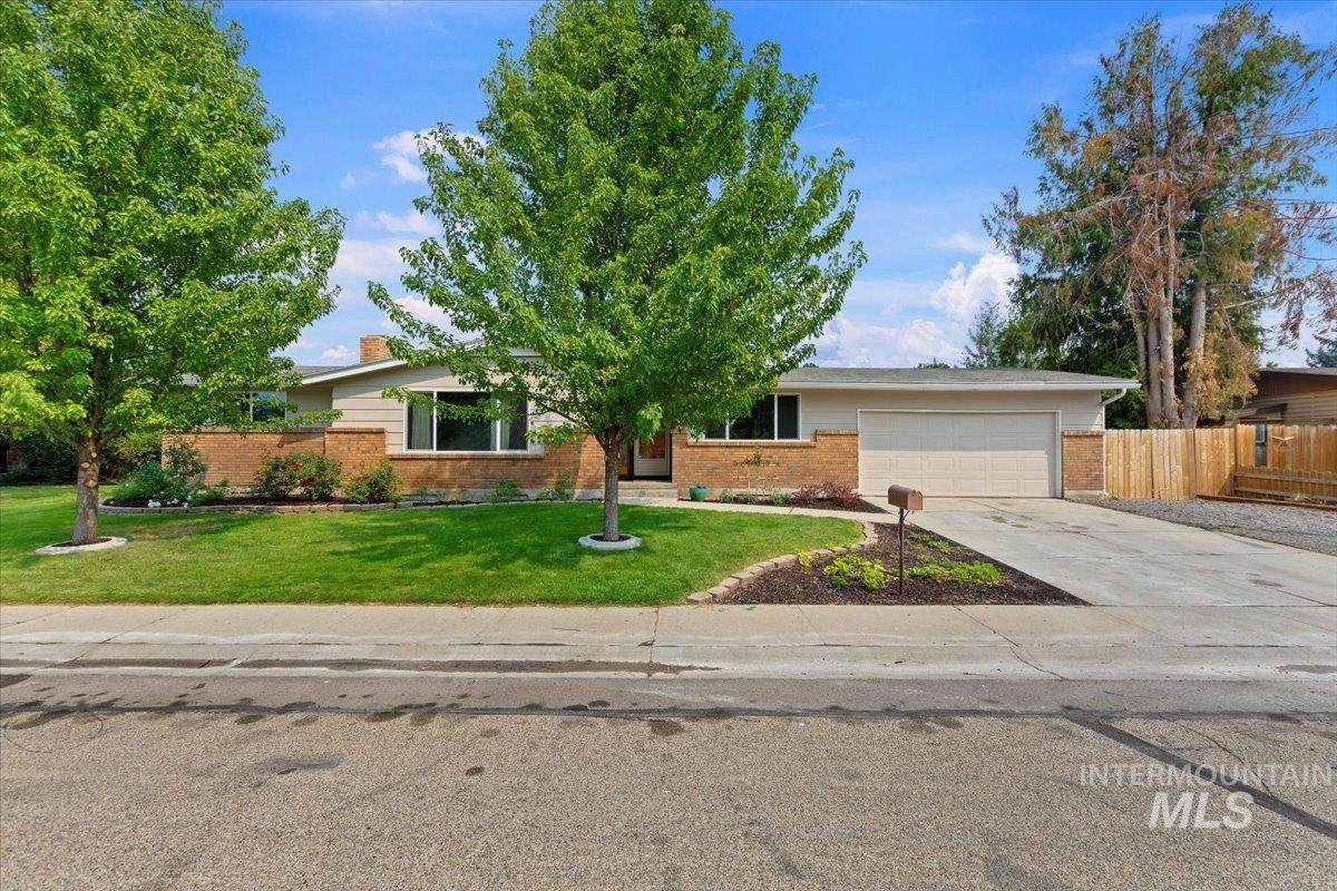 3750 Maywood Dr - Photo 1
