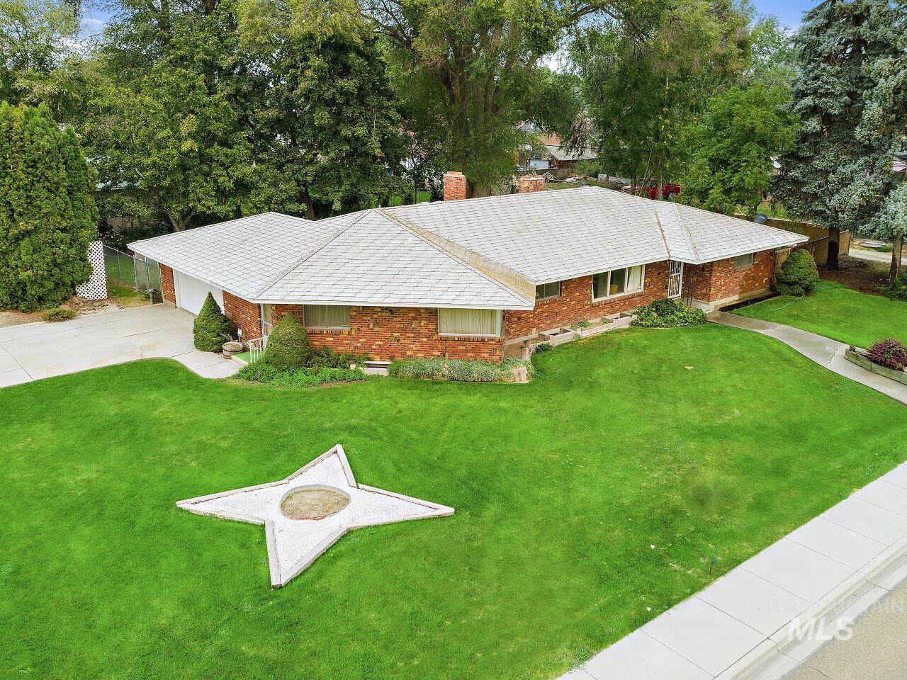 2220 Indiana - A - Photo 1