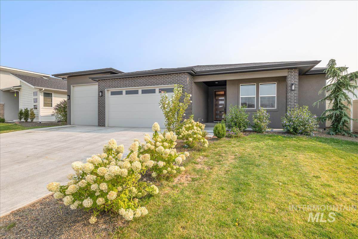 9146 W Stirrup Dr - Photo 1