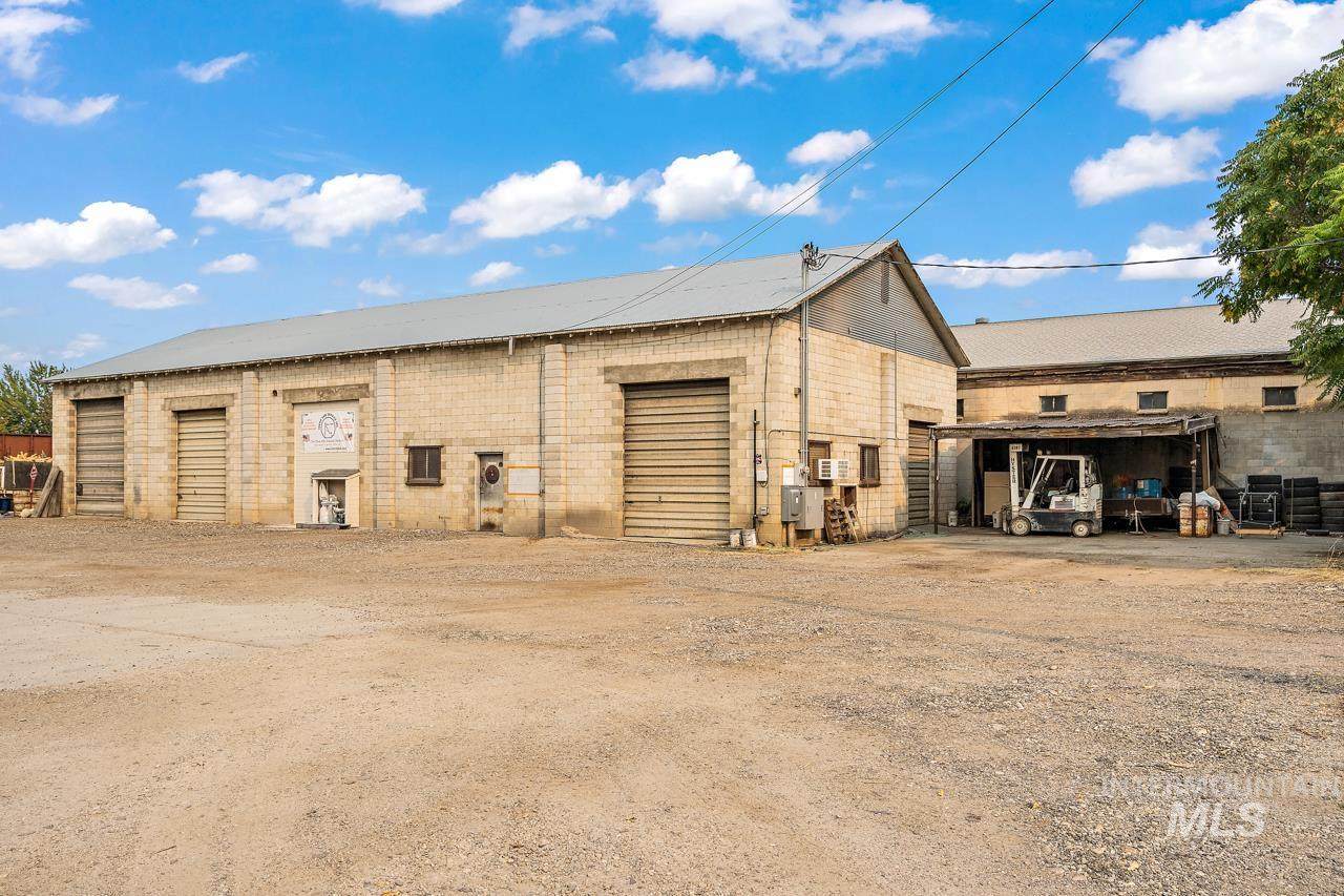 357 Dion St - Photo 1