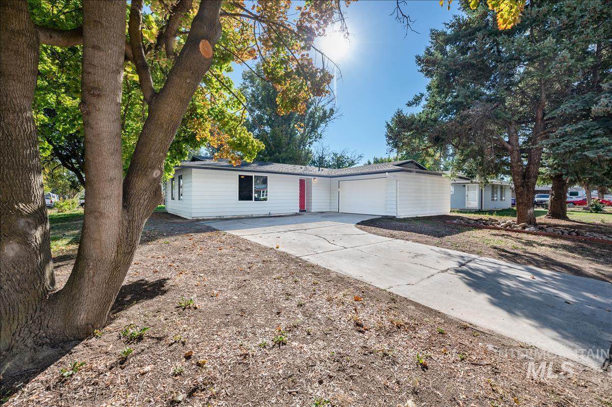 1420 La Cresta Ave. - Photo 1