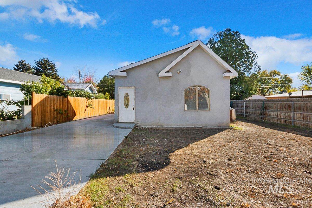 726 Wyoming St - Photo 1