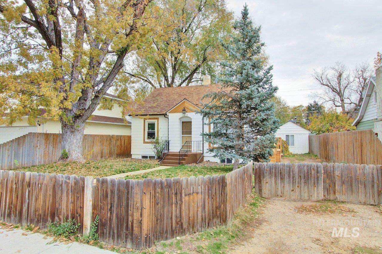 1810 Owyhee St - Photo 1