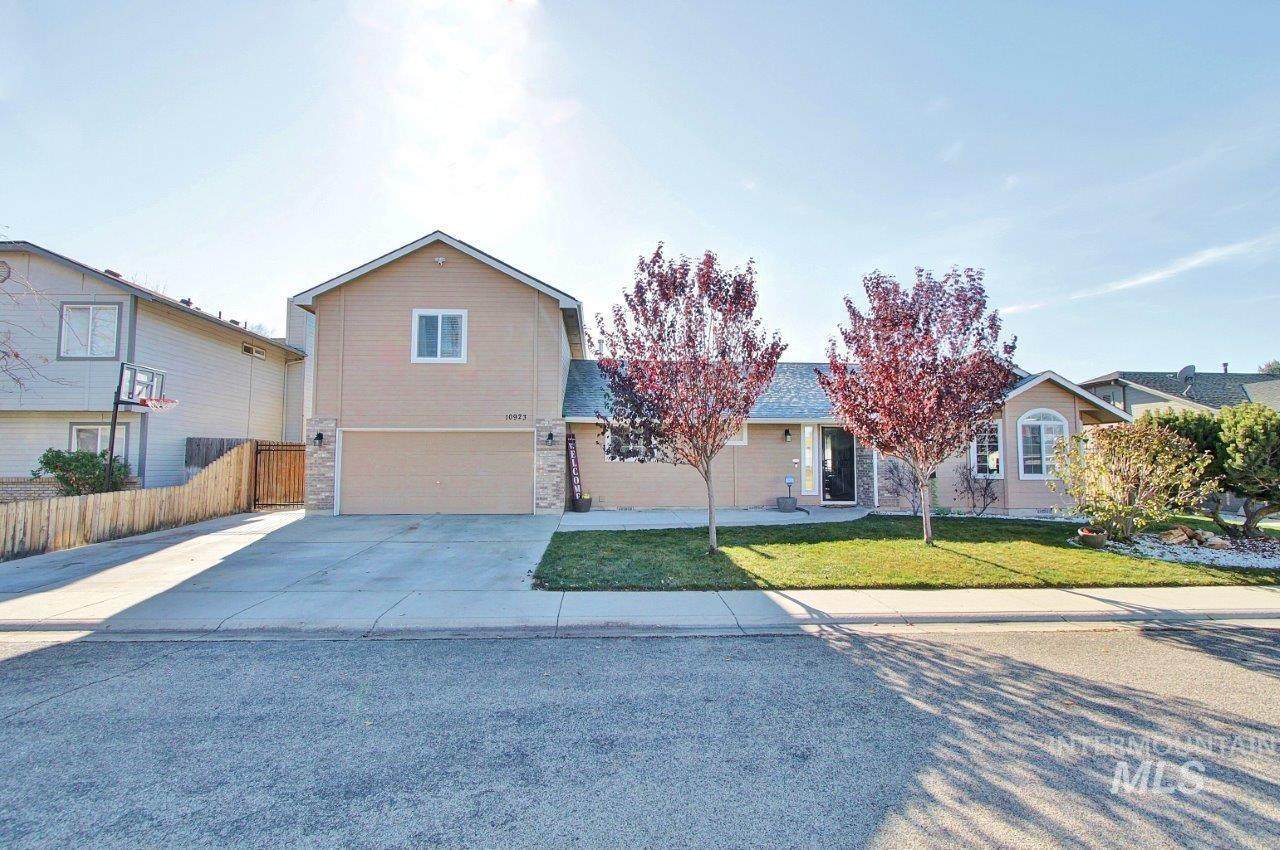 10923 Halstead - Photo 1