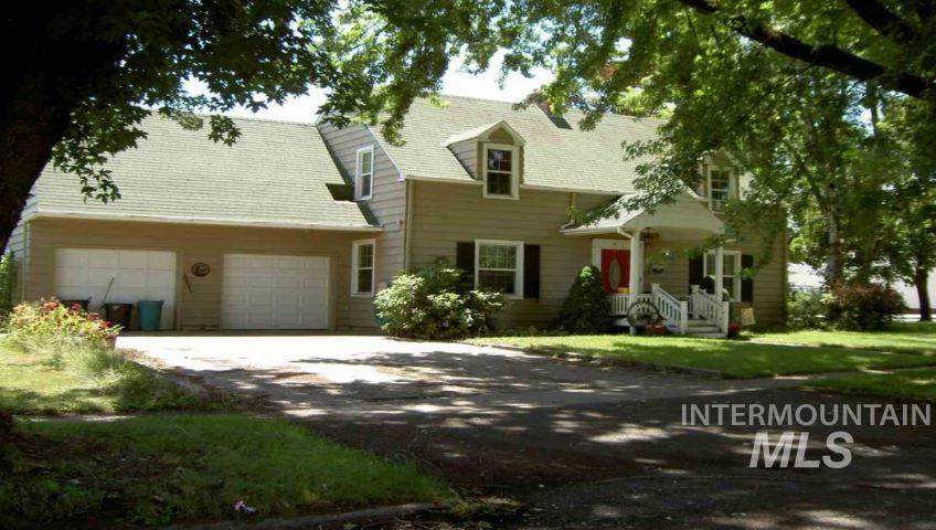 615 9th Street - Photo 1