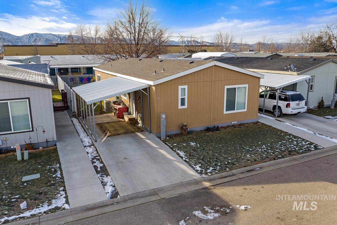 735 Freedom Ln - Photo 1