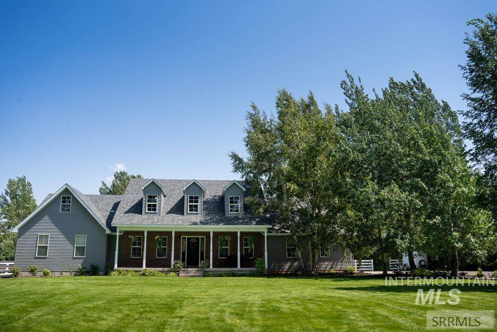 1294 16th E - Photo 1