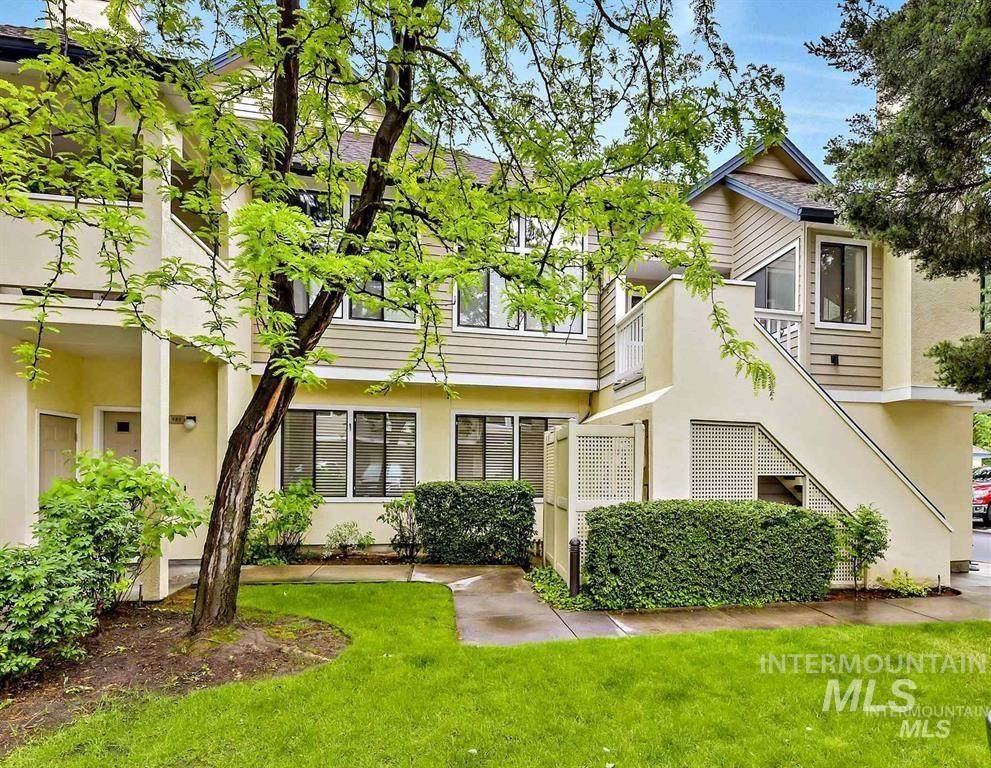 984 Riverpark Lane - Photo 1