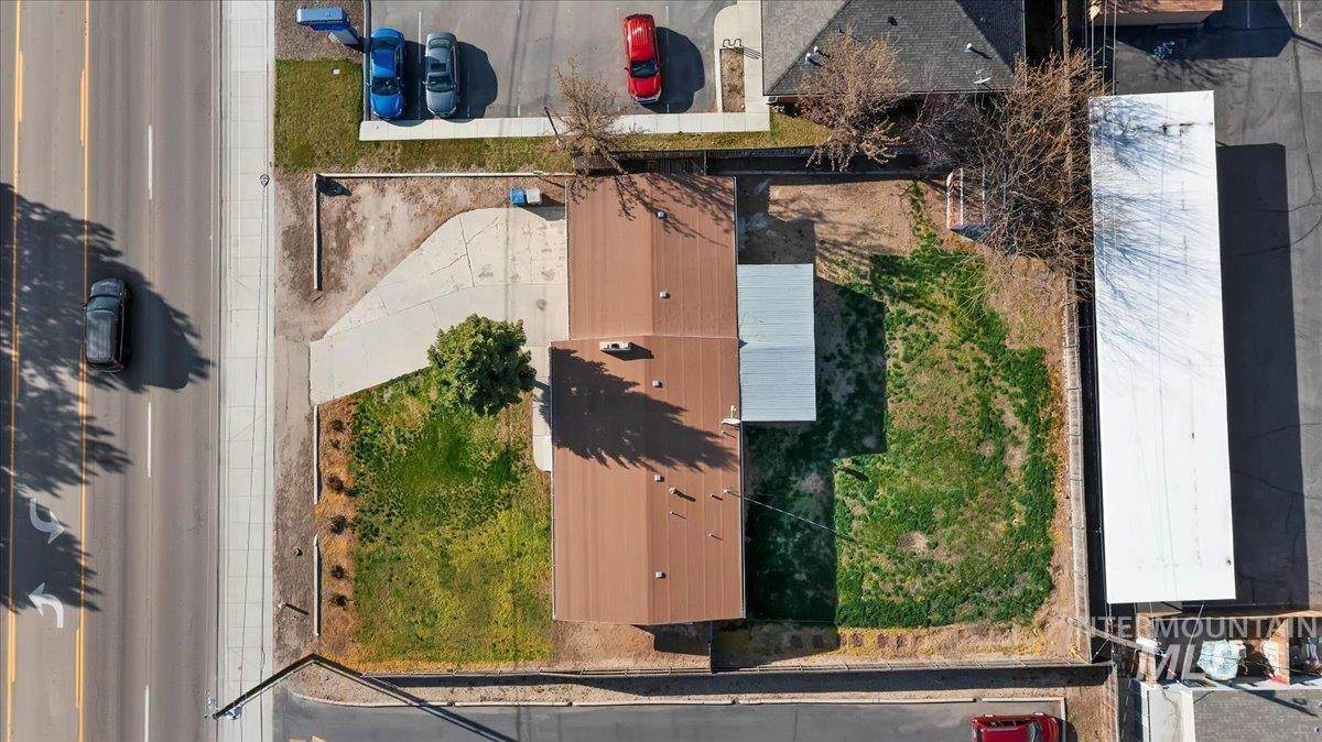 1629 12th Avenue Road - Photo 1