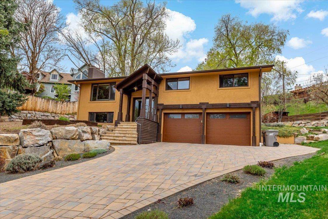3023 Hillway Dr - Photo 1