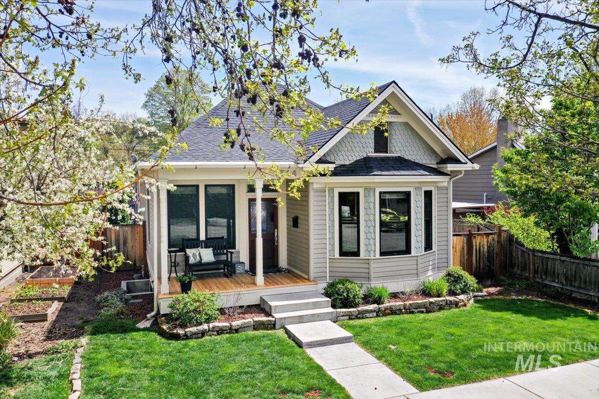1514 6th Street - Photo 1