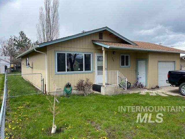906 Middle St - Photo 1