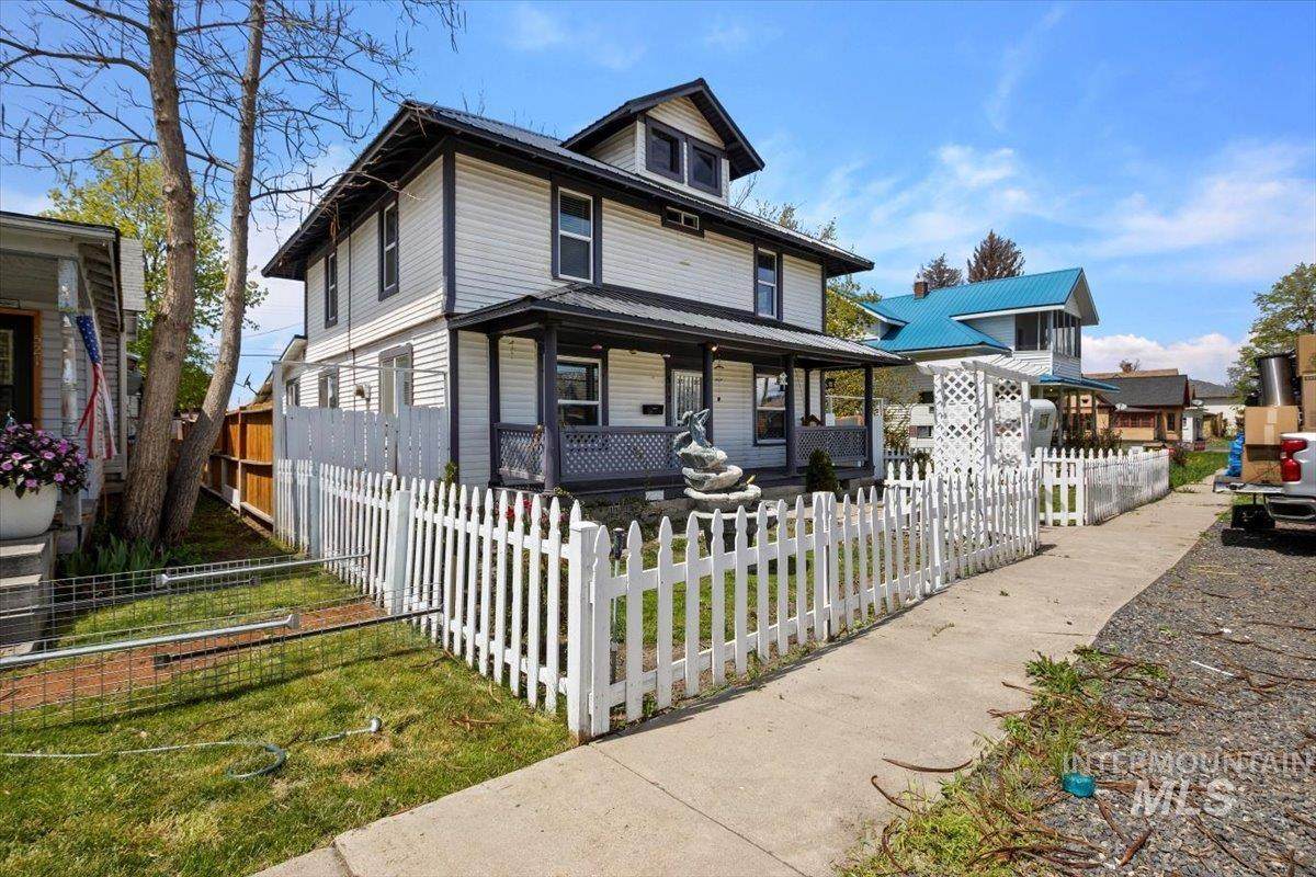 513 Montana - Photo 1