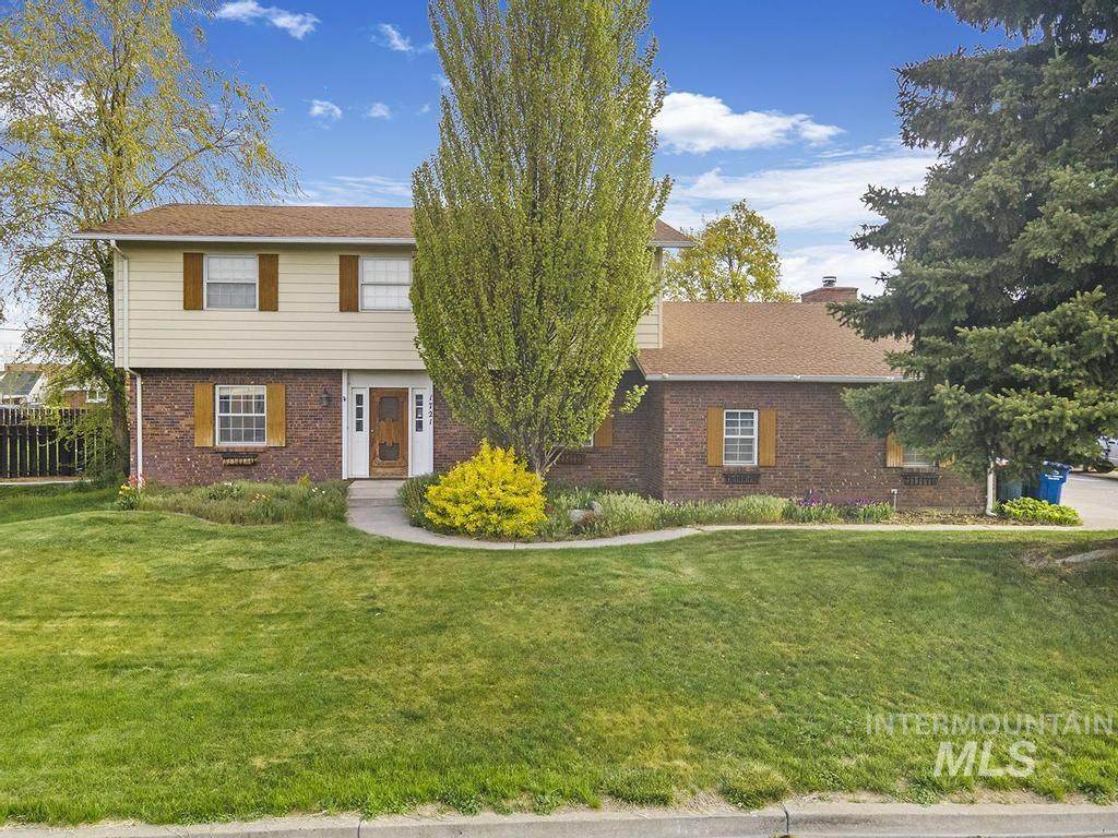 1721 Maplewood Drive - Photo 1