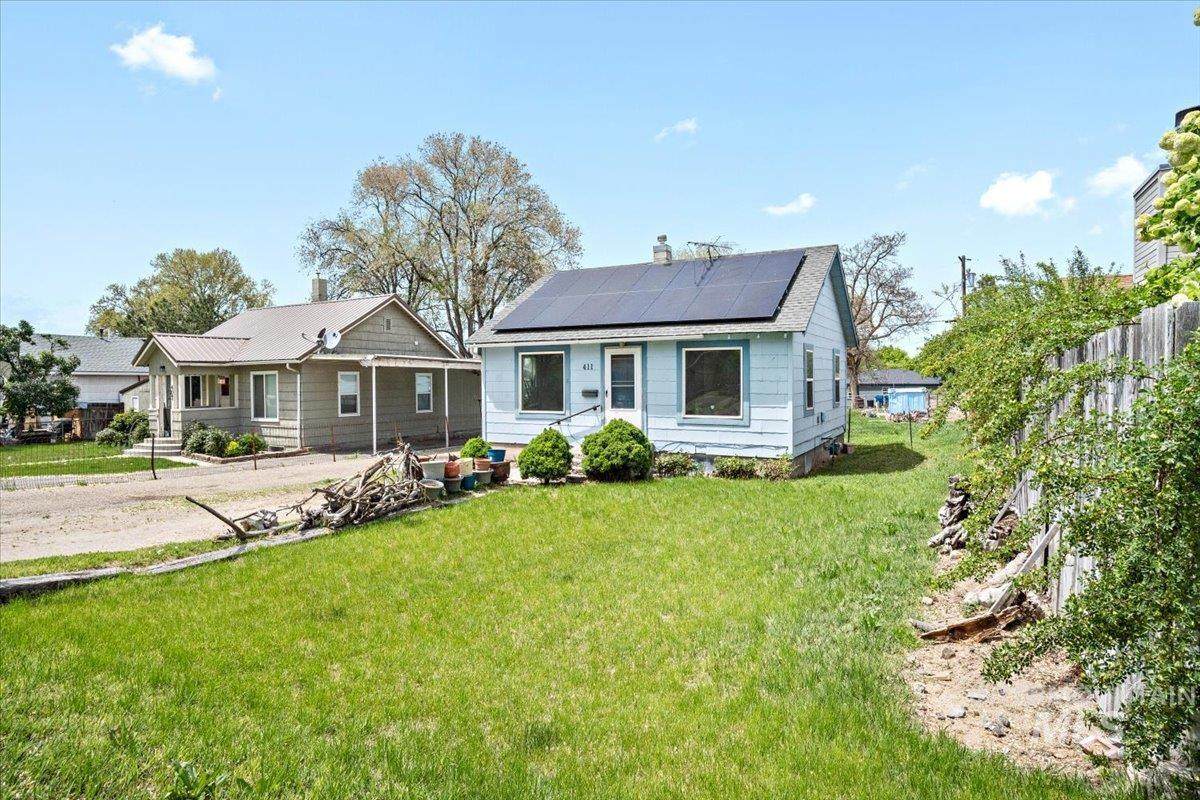 411 19th Ave N - Photo 1