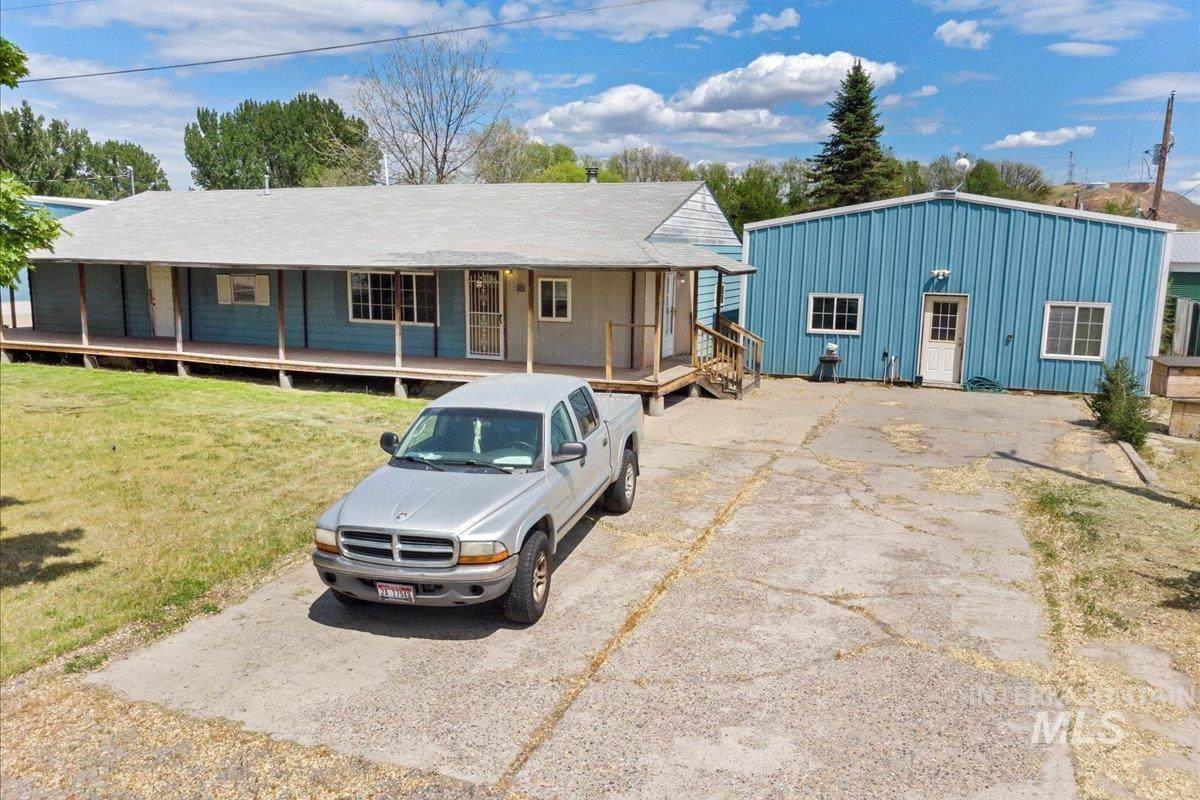 801 12th St - Photo 1