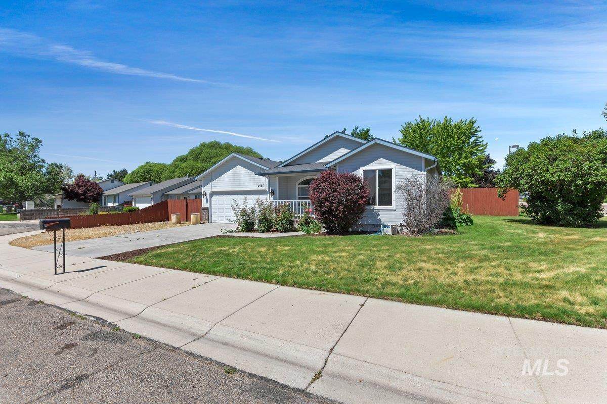 2481 Larchmont Place - Photo 1