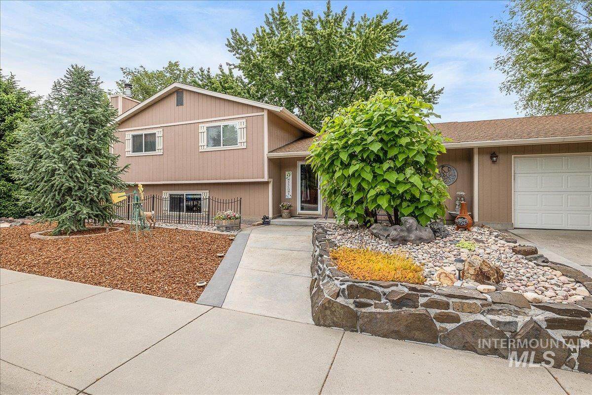 2072 Leann Way - Photo 1