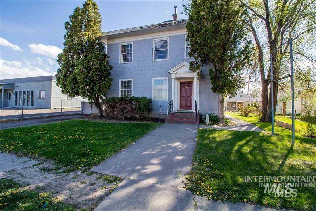 519 Main Ave - Photo 1
