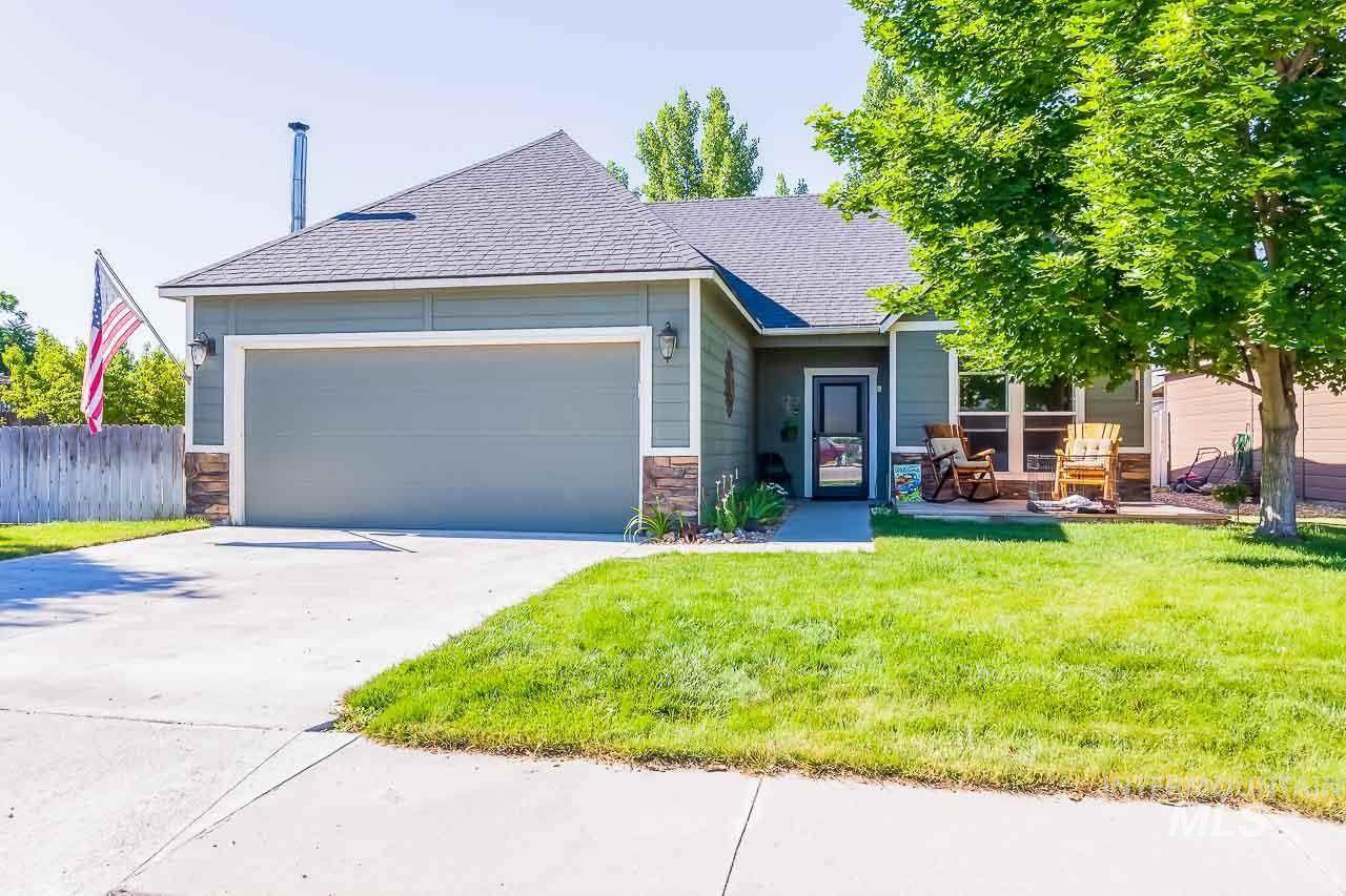 323 California Ave - Photo 1