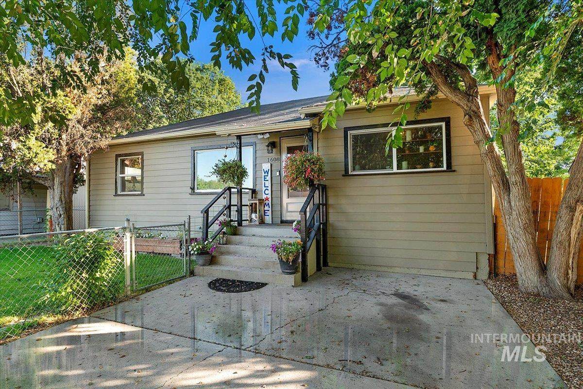 1608 Arthur St - Photo 1