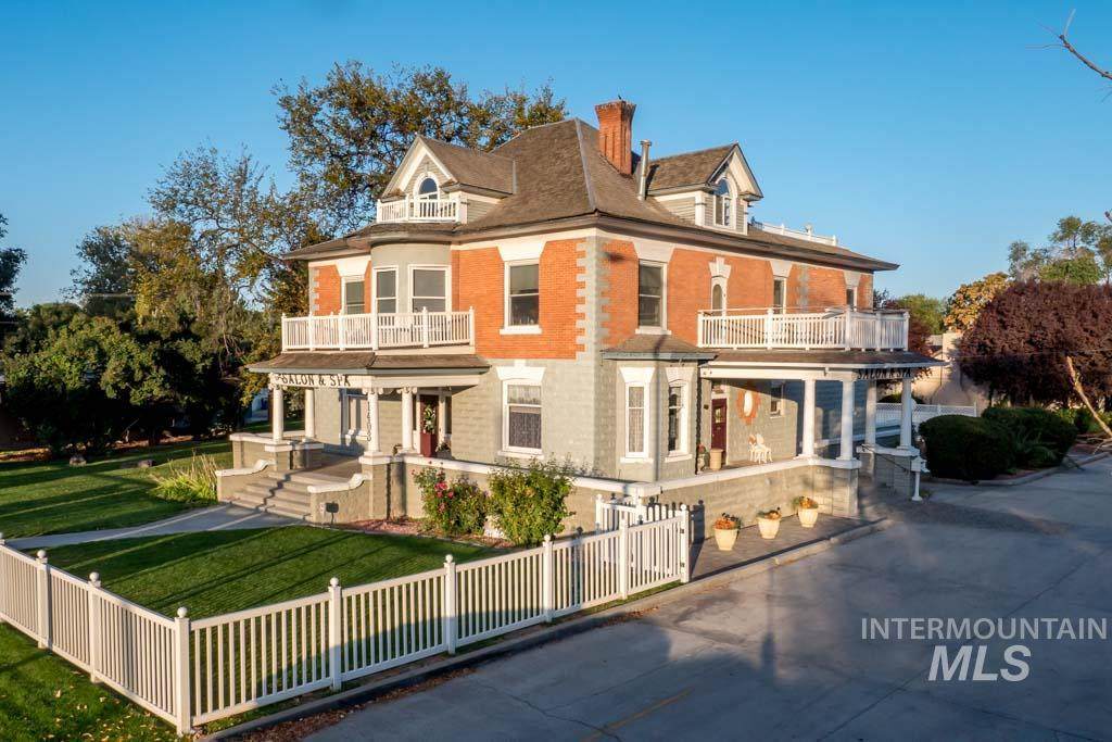 1403 12th Ave - Photo 1