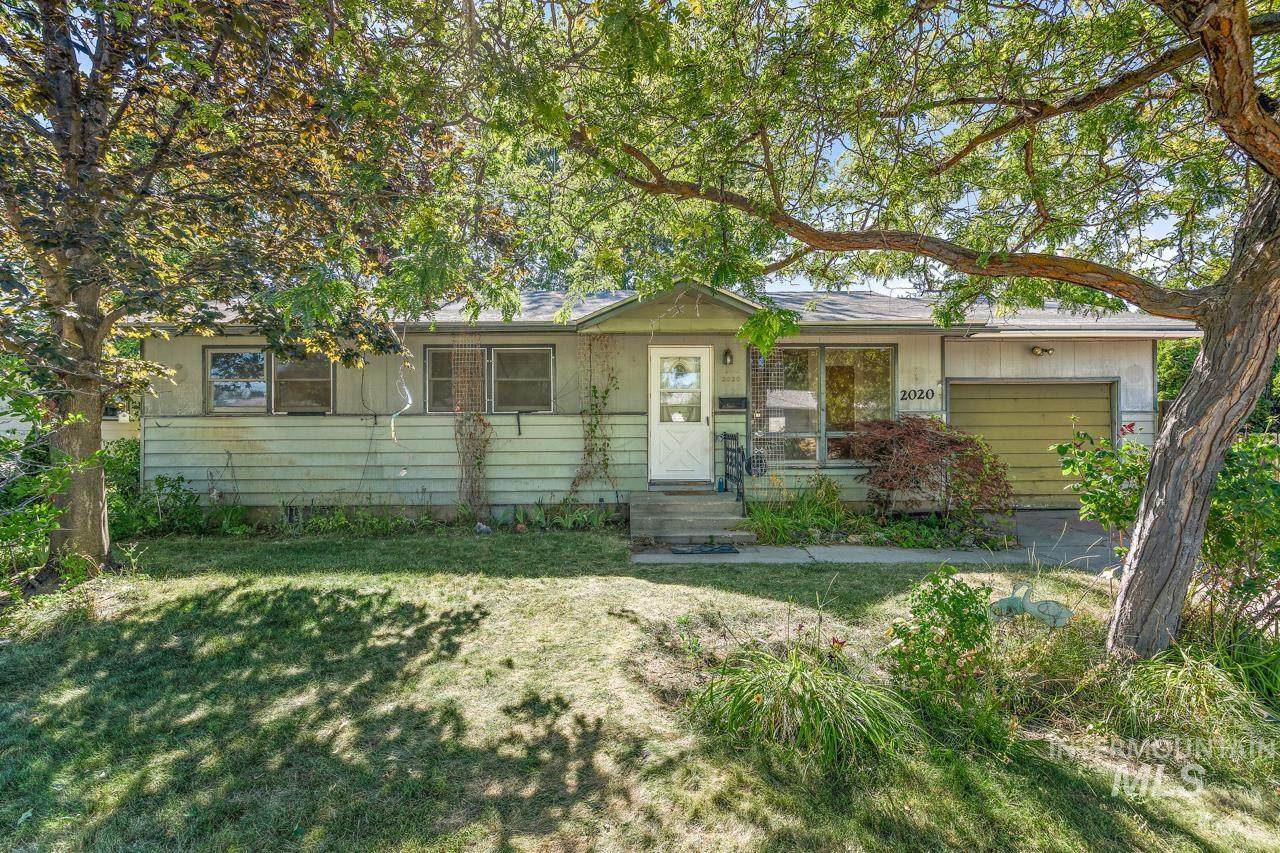 2020 Bedford Dr. - Photo 1