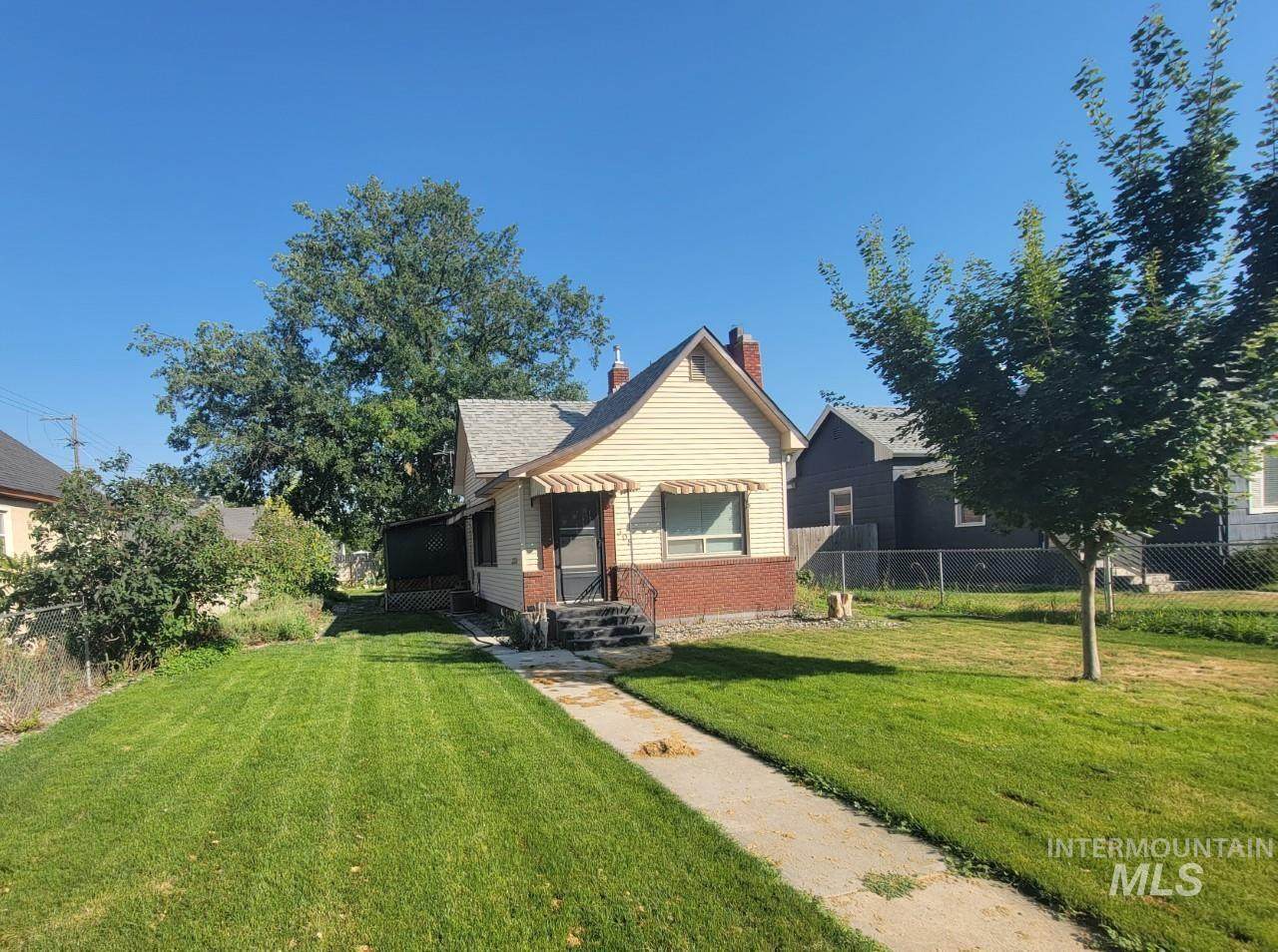 308 16th Ave - Photo 1