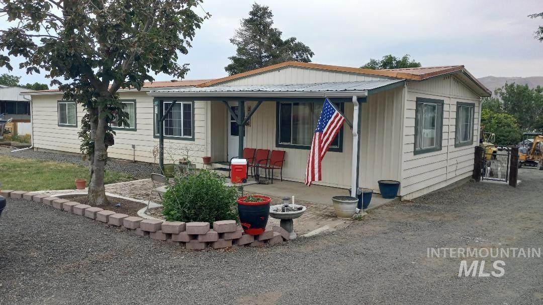 2140 2nd Ave - Photo 1