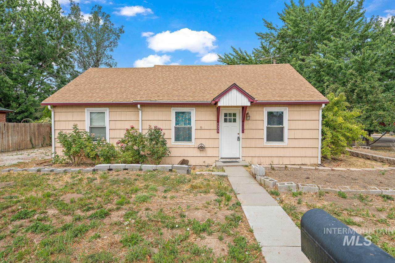 1323 Columbus Dr - Photo 1