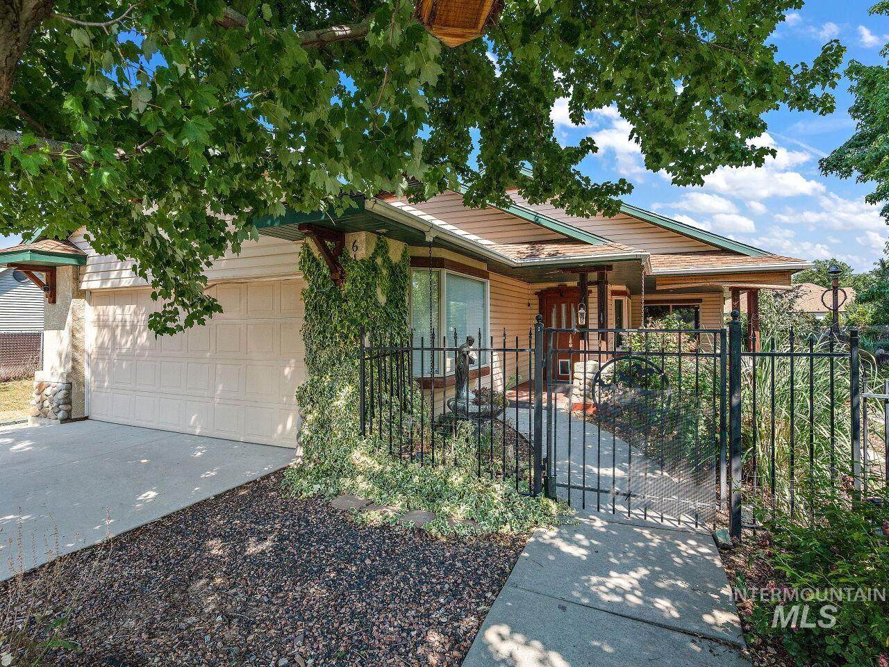 6140 Strawberry Glenn Rd - Photo 1