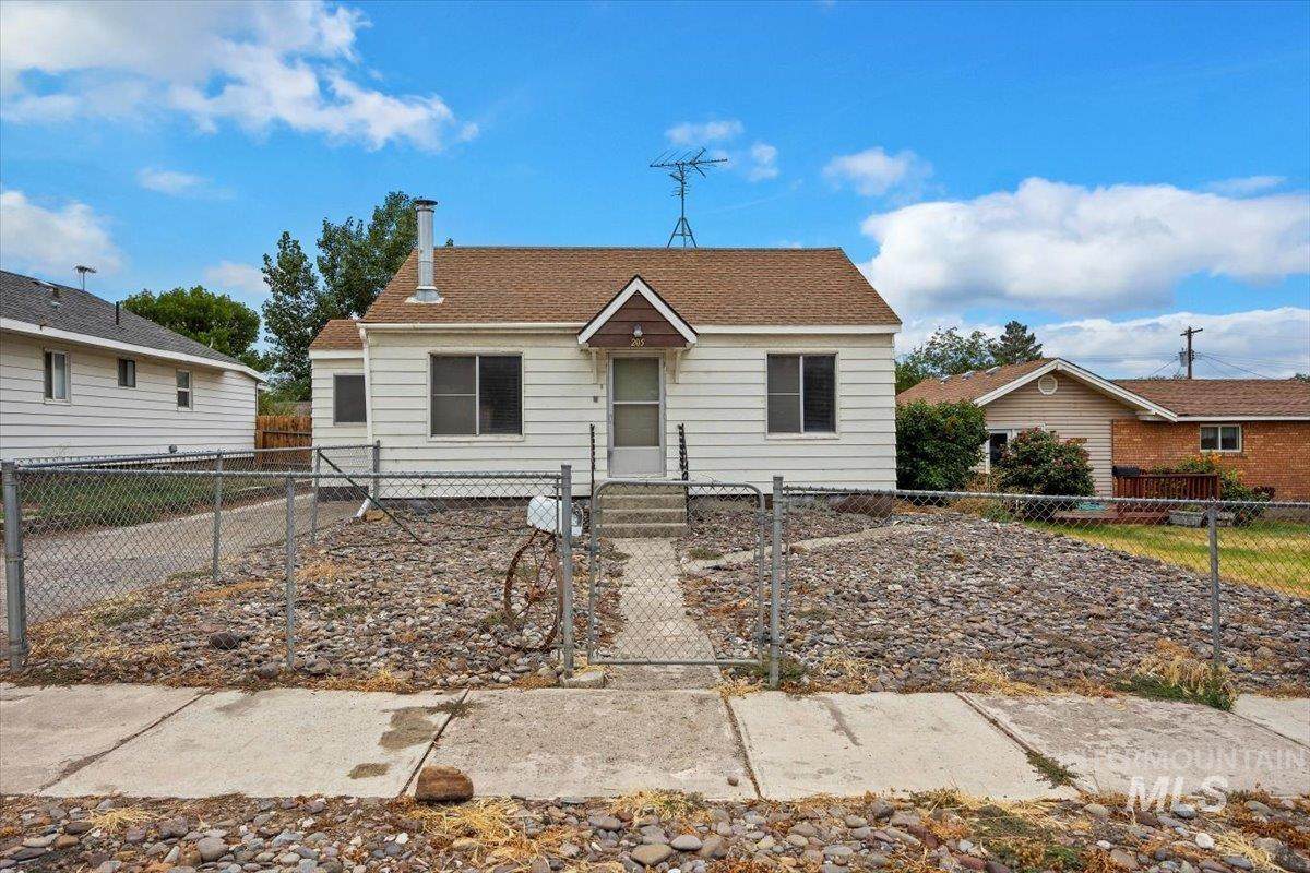 205 13th Street - Photo 1