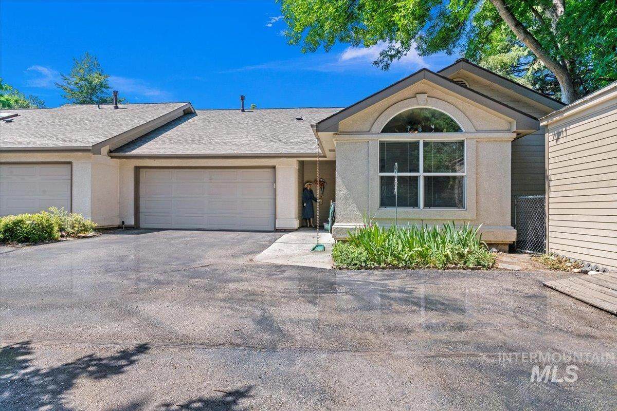 6624 Plantation Dr - Photo 1