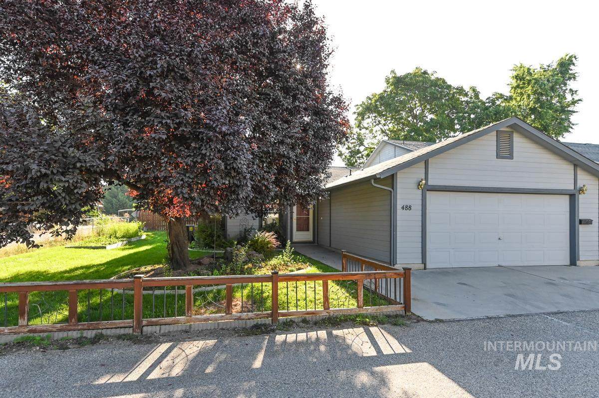 488 Chambers - Photo 1