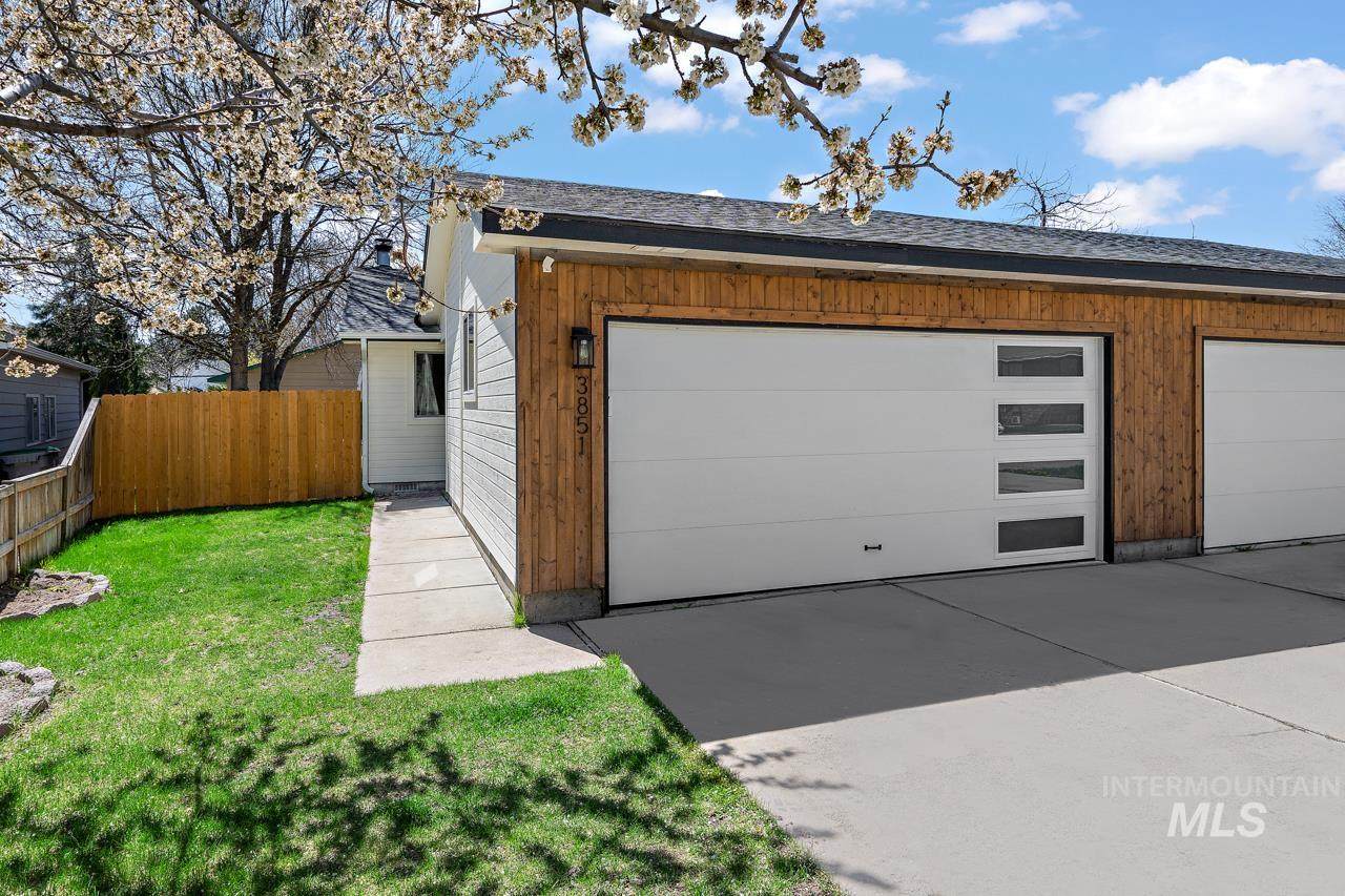 3851 Glendale - Photo 1