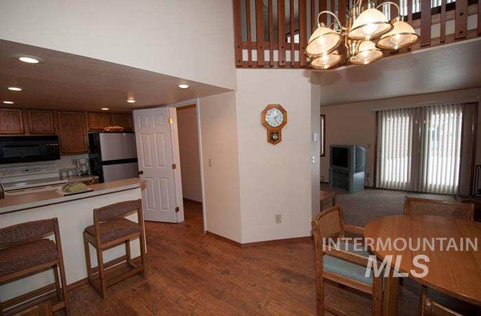 1607 Davis - Photo 1