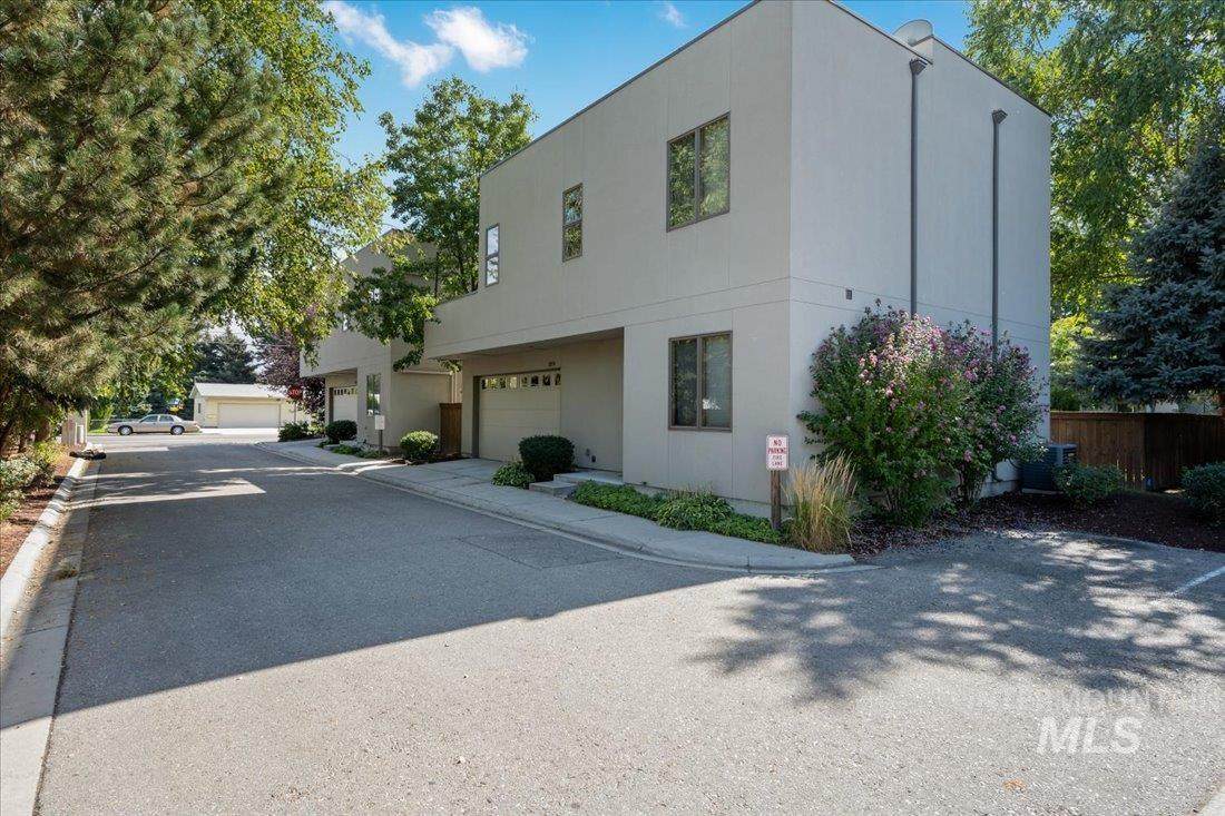 2159 Gekeler Ln - Photo 1