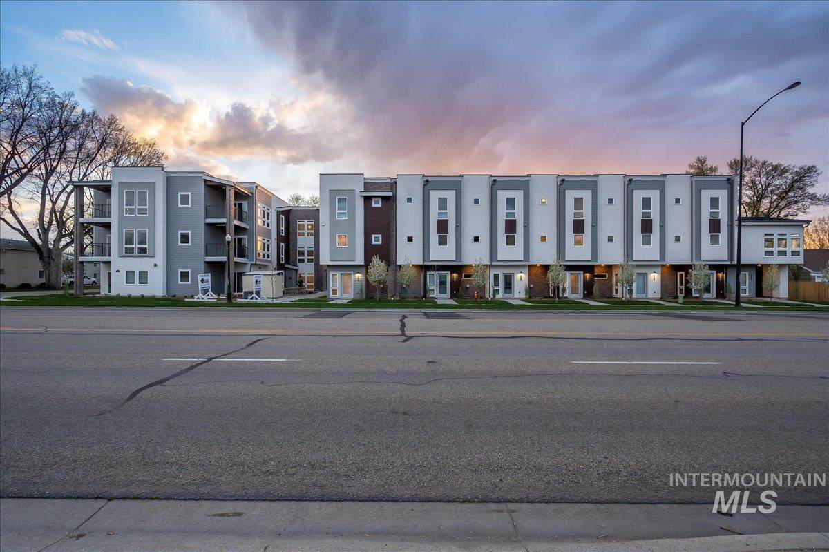 1807 Vista Ave - Photo 1