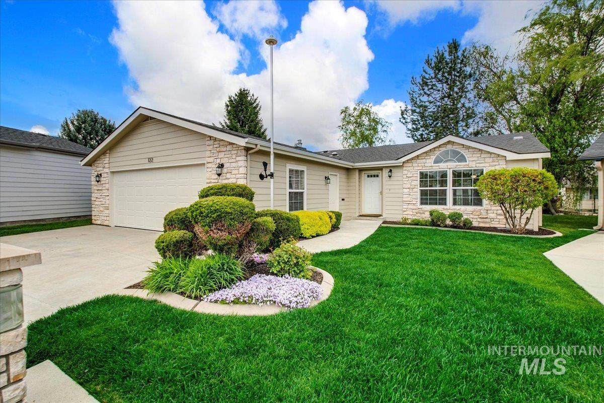 421 Curtis - Photo 1
