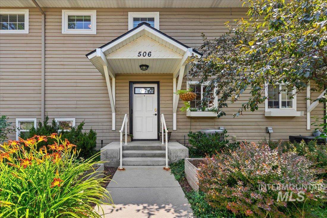 506 Village Lane - Photo 1
