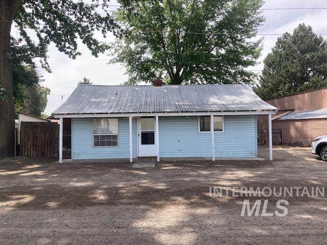 435 Railroad Lane - Photo 1