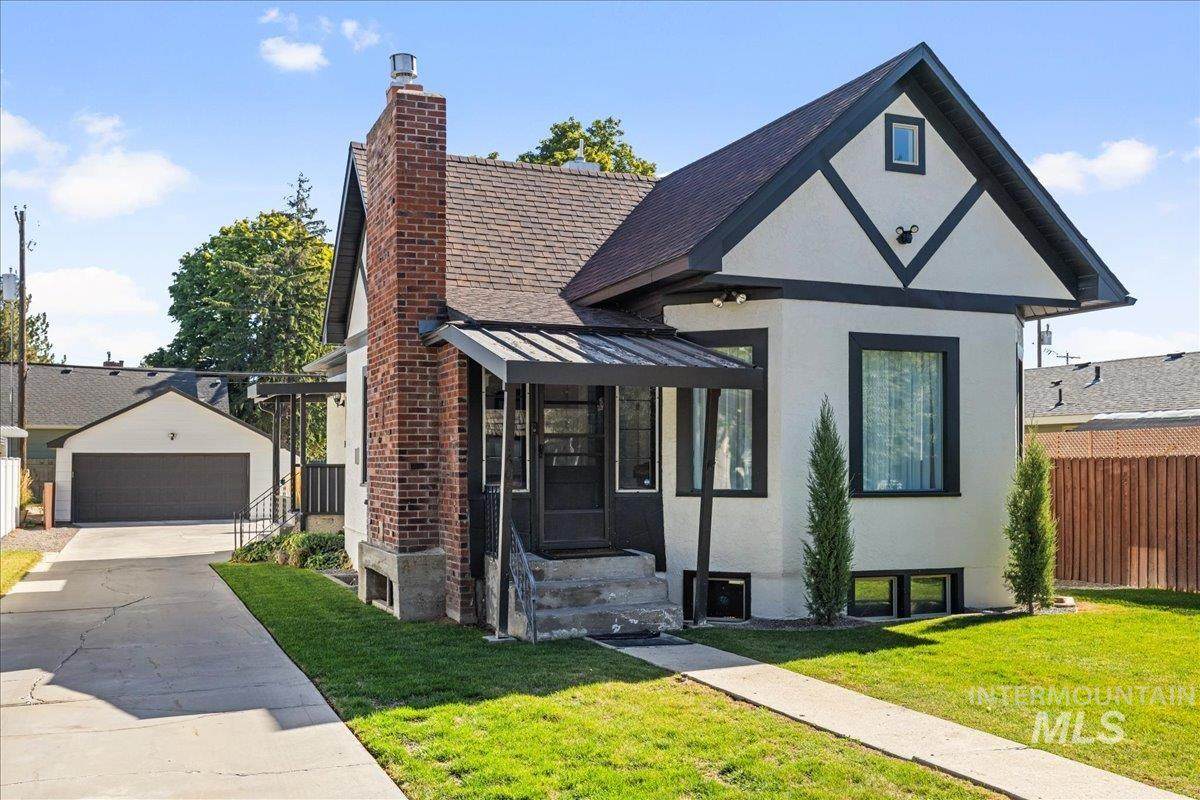 1605 Arlington Ave. - Photo 1