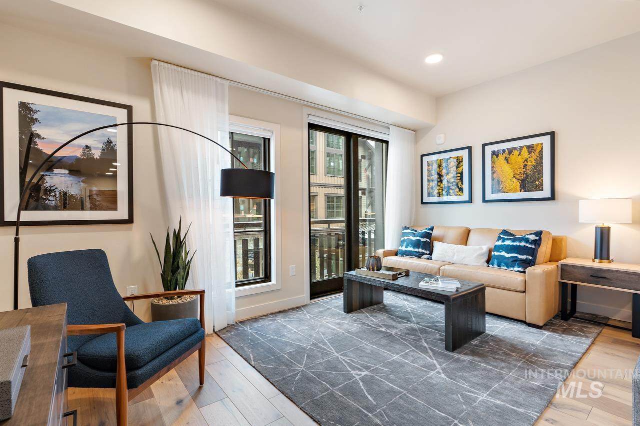 720 Village Dr - Photo 1