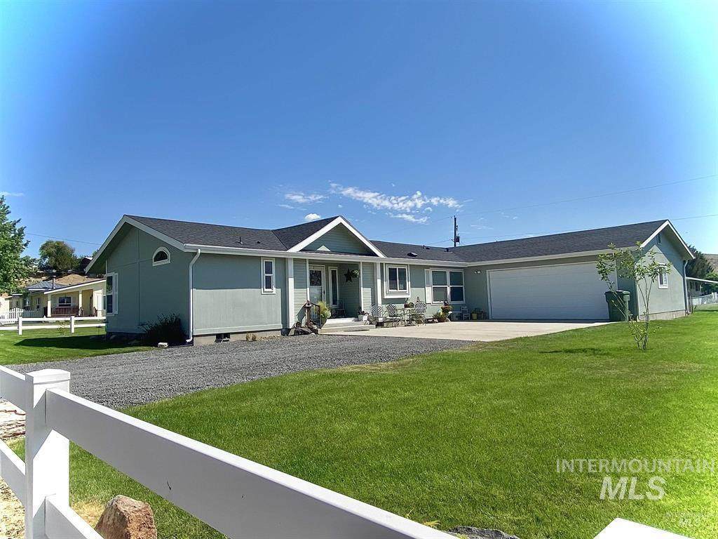 606 Somerville St - Photo 1